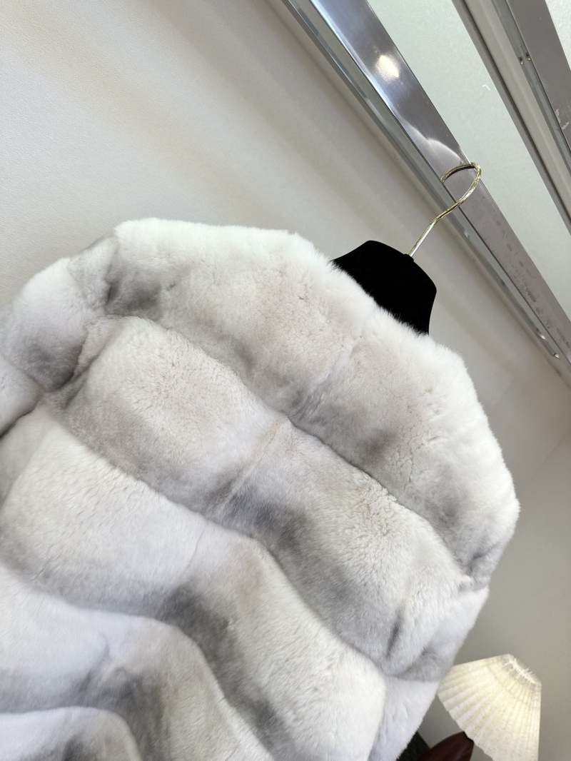 chr1st1an D10r outwear